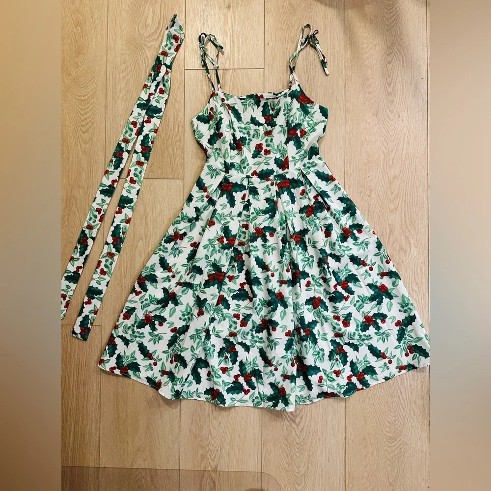 😍🎄 NWT Retro 60’s Holly Dress 👗👌🏼💖🎄😍
Size S/M Amazing on! 🤩 Holiday SuperStar! - Picture 2 of 8